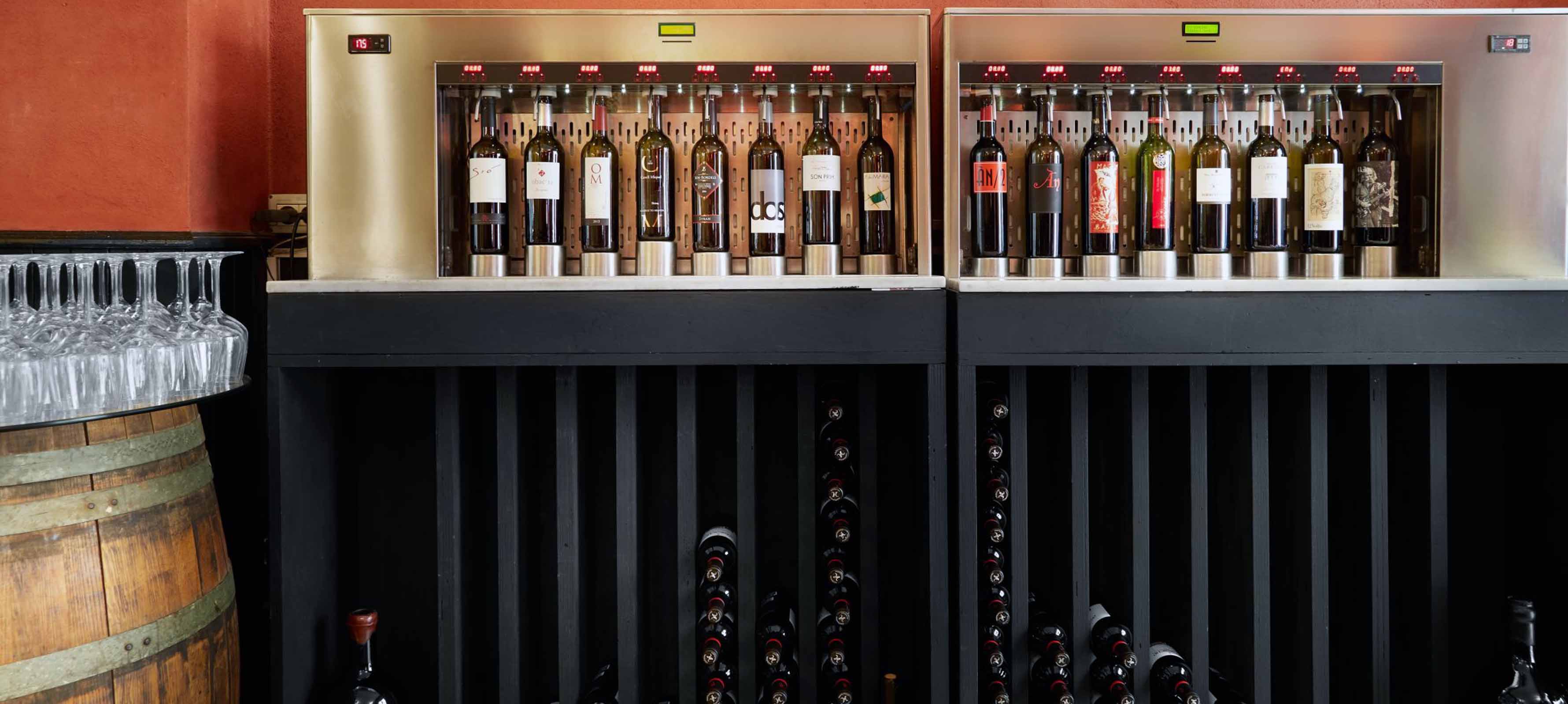 Wineing wine shelf
